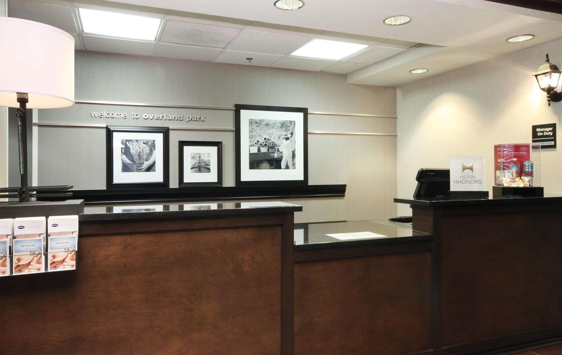 Hampton Inn Overland Park Interior photo