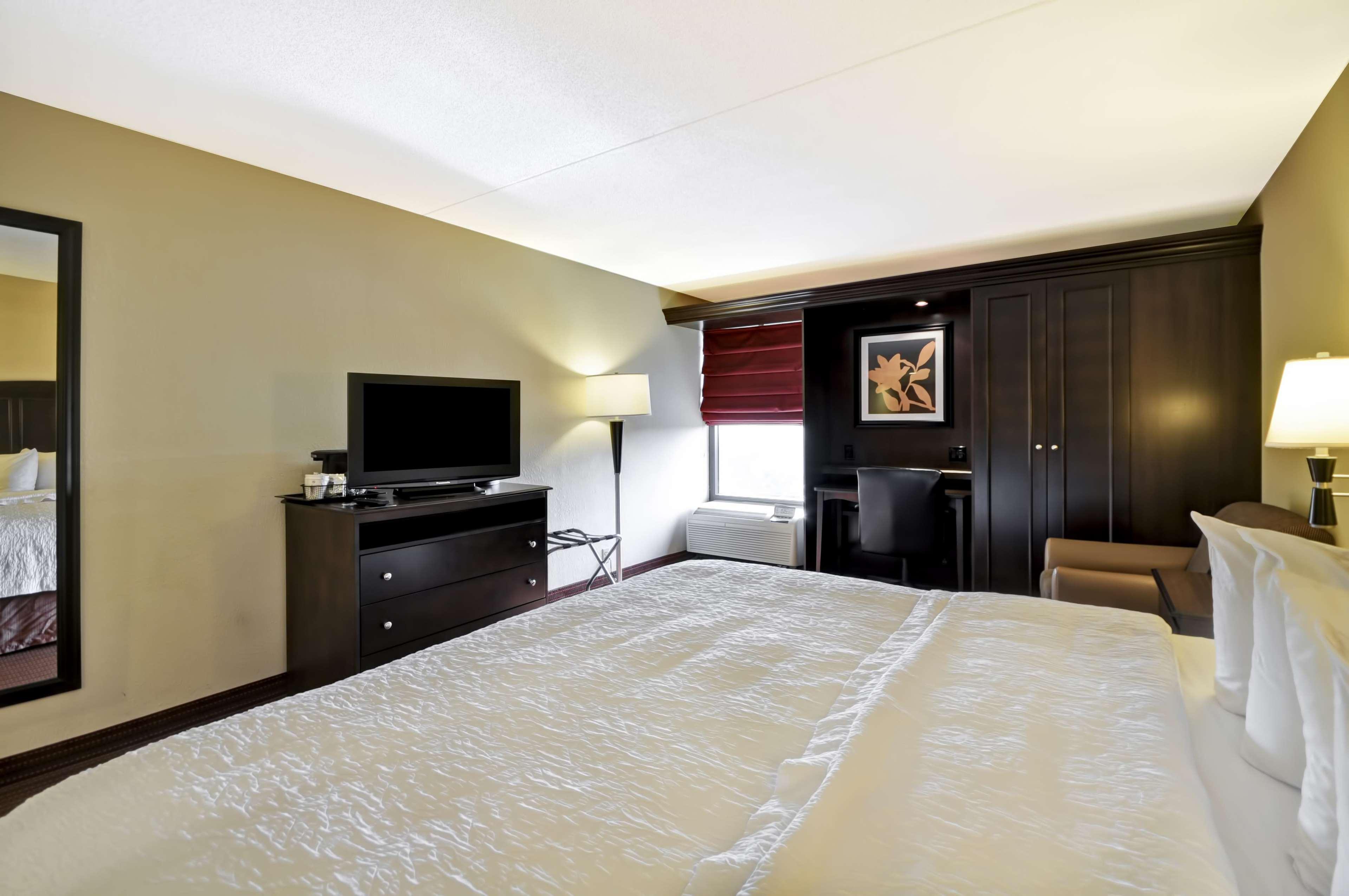 Hampton Inn Overland Park Exterior photo